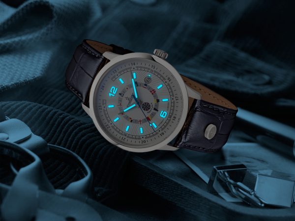 Automatic watch "Neptune" in the dark with bright luminous superluminova hands and indexes
